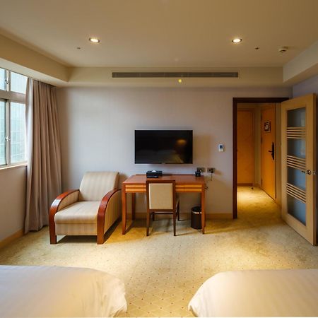 Rich & Free Hotel - Fuzhong 富逸旅趣-板橋府中館 Taipei Bagian luar foto