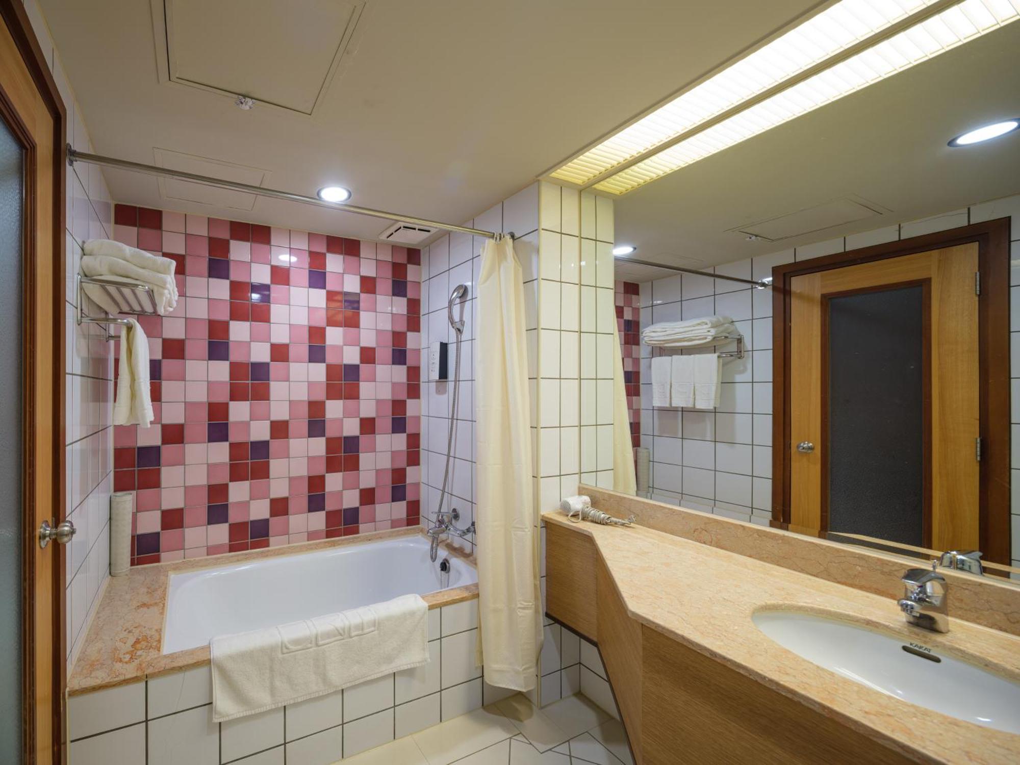 Rich & Free Hotel - Fuzhong 富逸旅趣-板橋府中館 Taipei Bagian luar foto