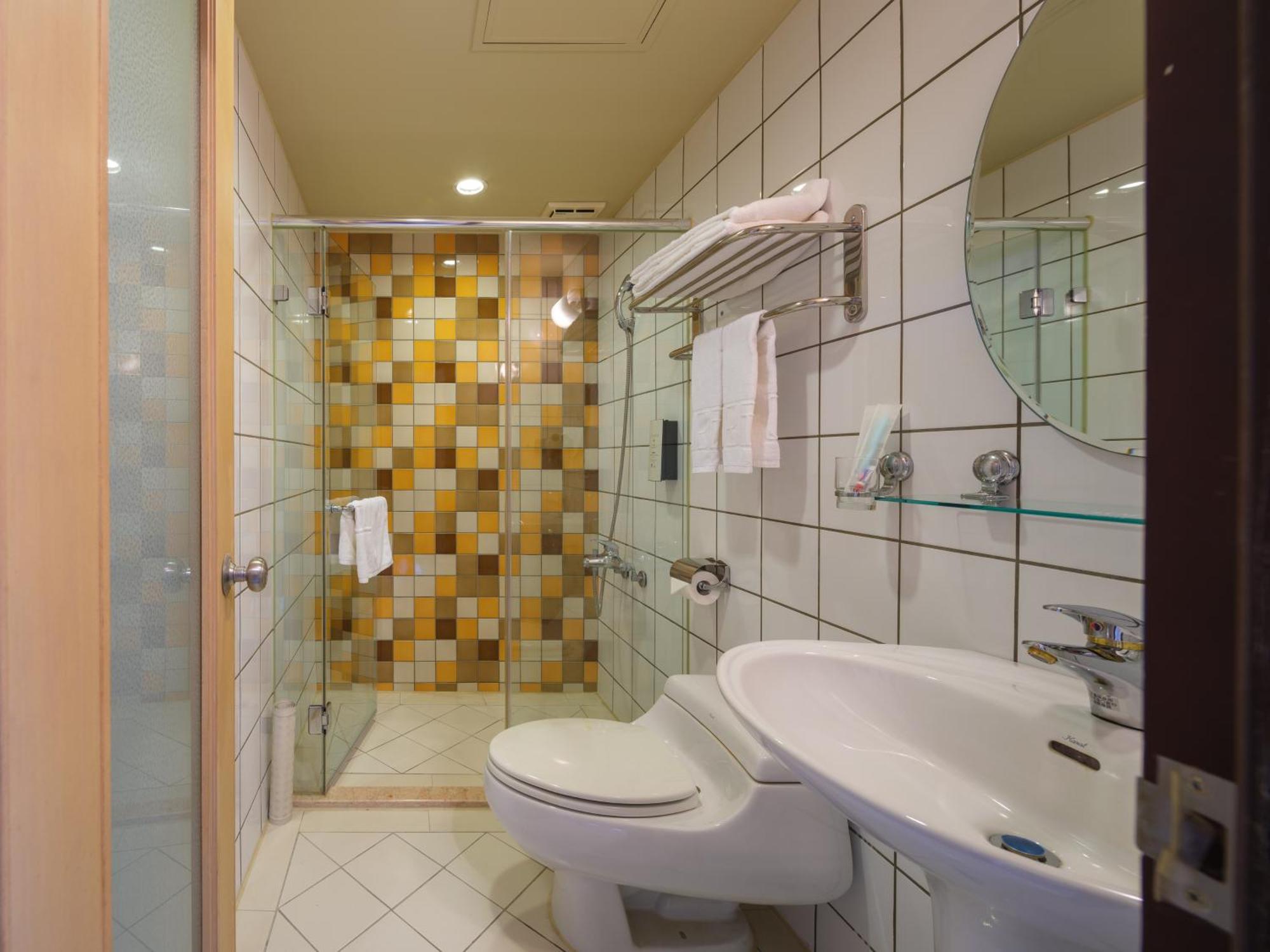 Rich & Free Hotel - Fuzhong 富逸旅趣-板橋府中館 Taipei Bagian luar foto