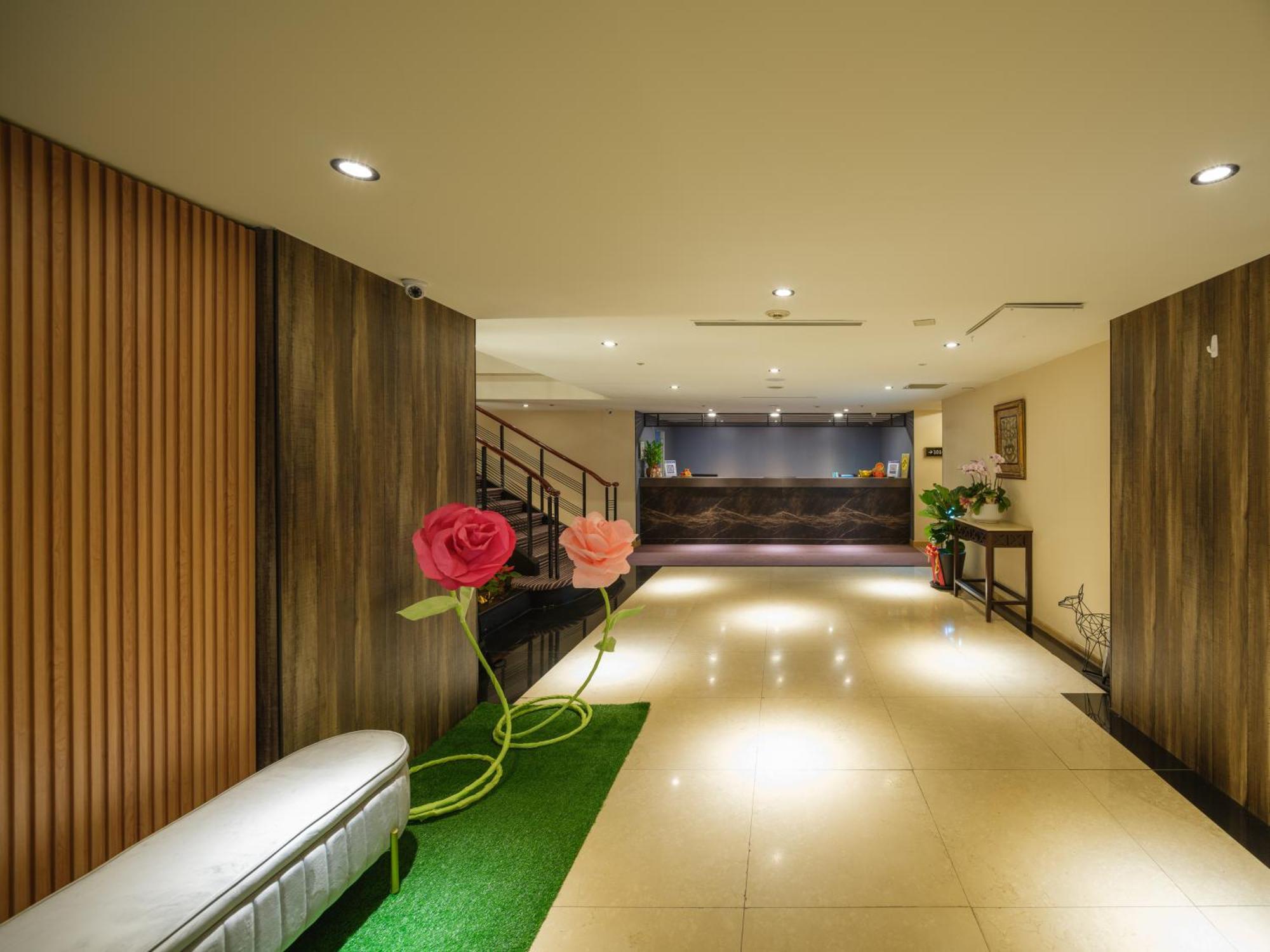 Rich & Free Hotel - Fuzhong 富逸旅趣-板橋府中館 Taipei Bagian luar foto