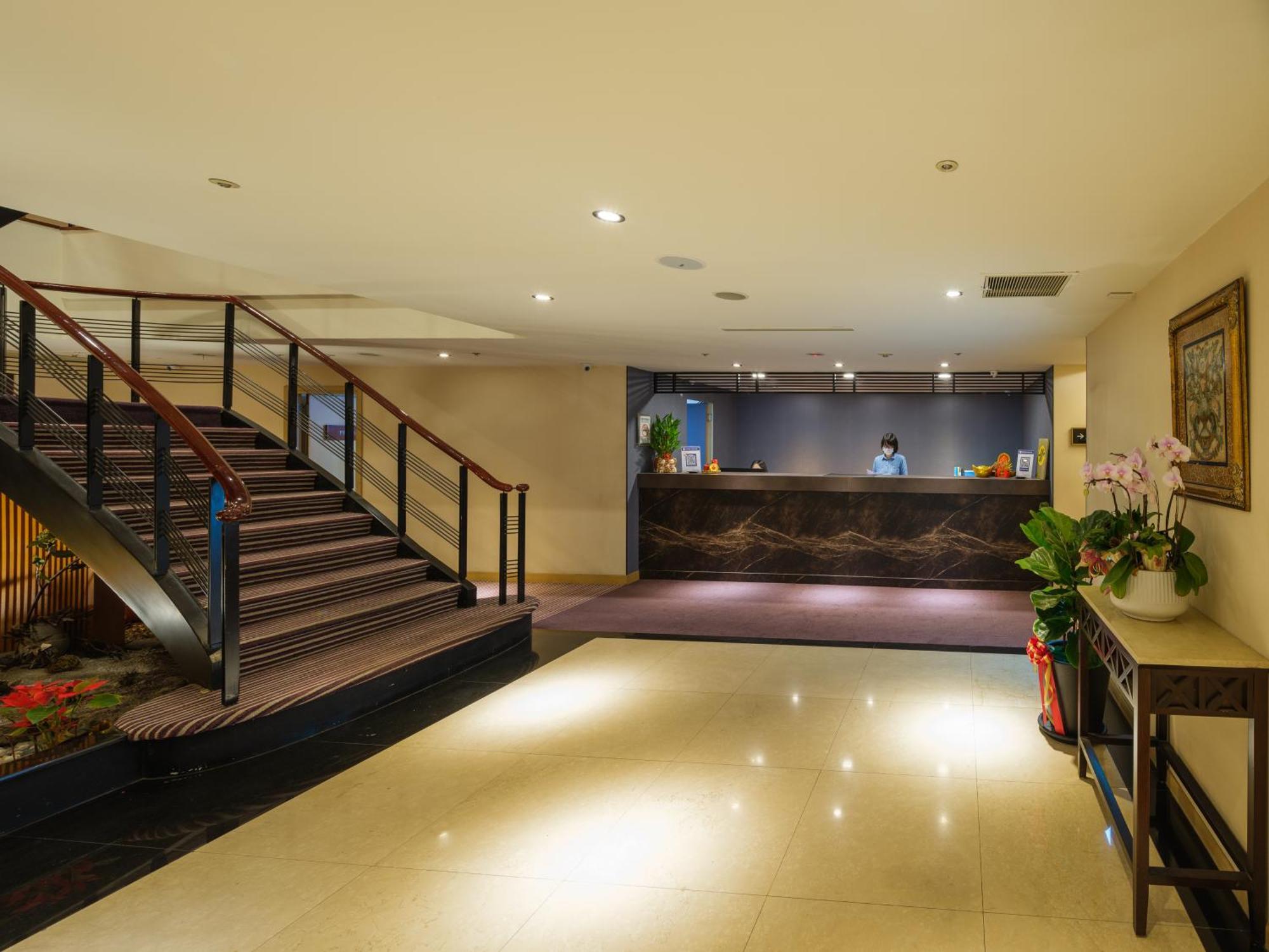 Rich & Free Hotel - Fuzhong 富逸旅趣-板橋府中館 Taipei Bagian luar foto