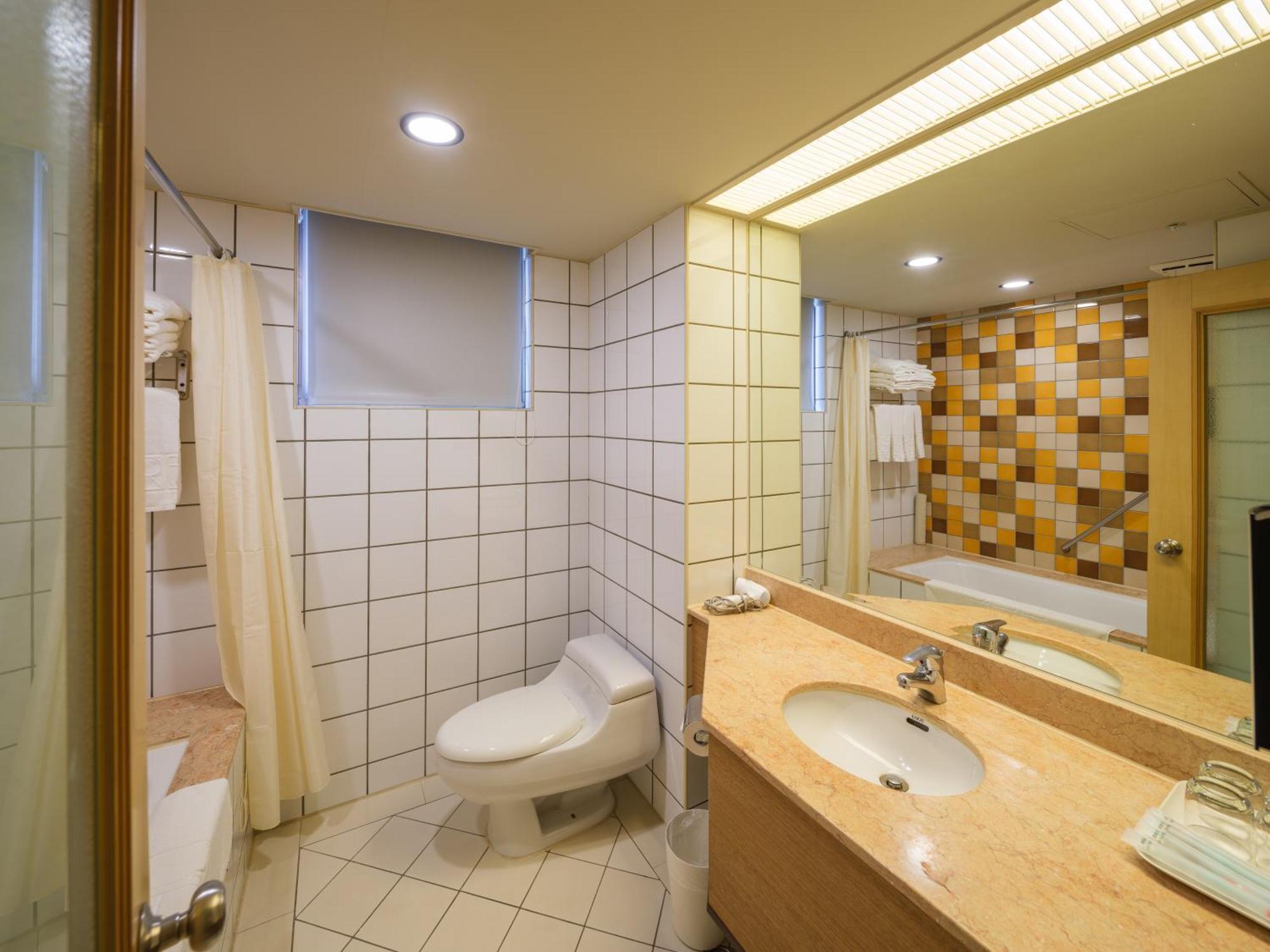 Rich & Free Hotel - Fuzhong 富逸旅趣-板橋府中館 Taipei Bagian luar foto