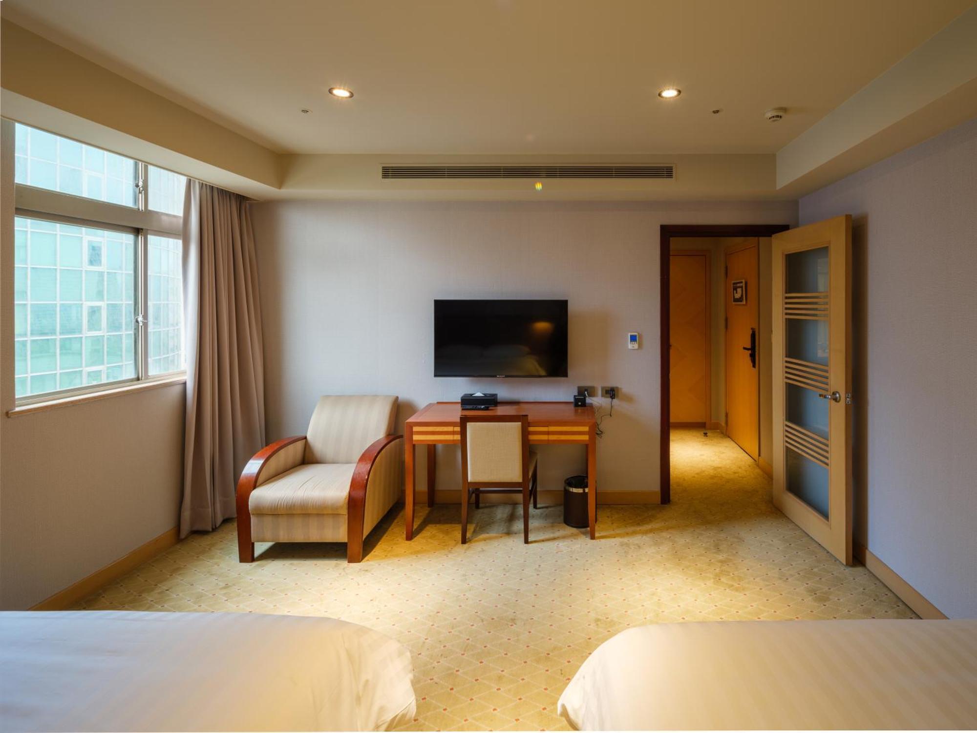 Rich & Free Hotel - Fuzhong 富逸旅趣-板橋府中館 Taipei Bagian luar foto