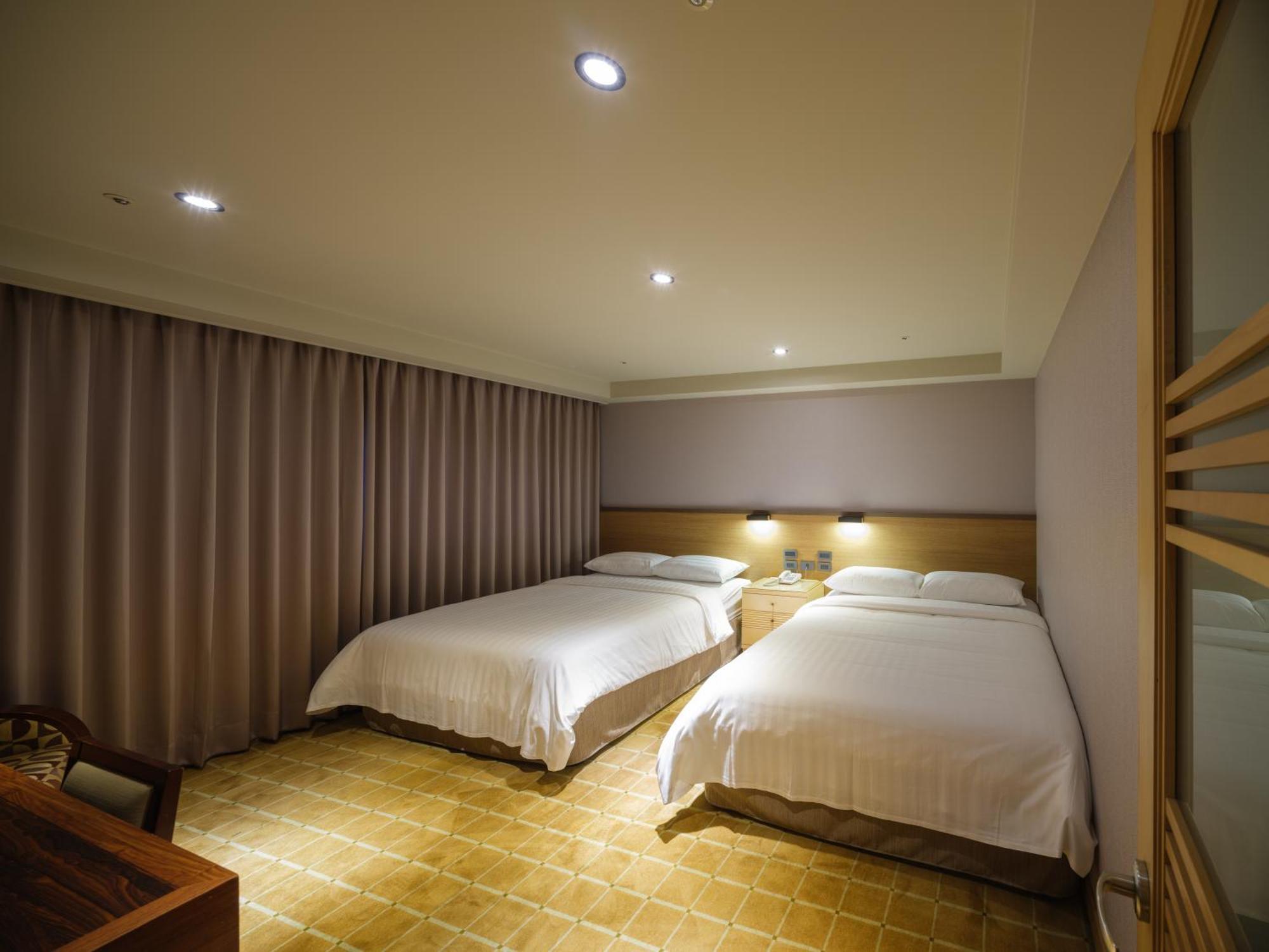 Rich & Free Hotel - Fuzhong 富逸旅趣-板橋府中館 Taipei Bagian luar foto