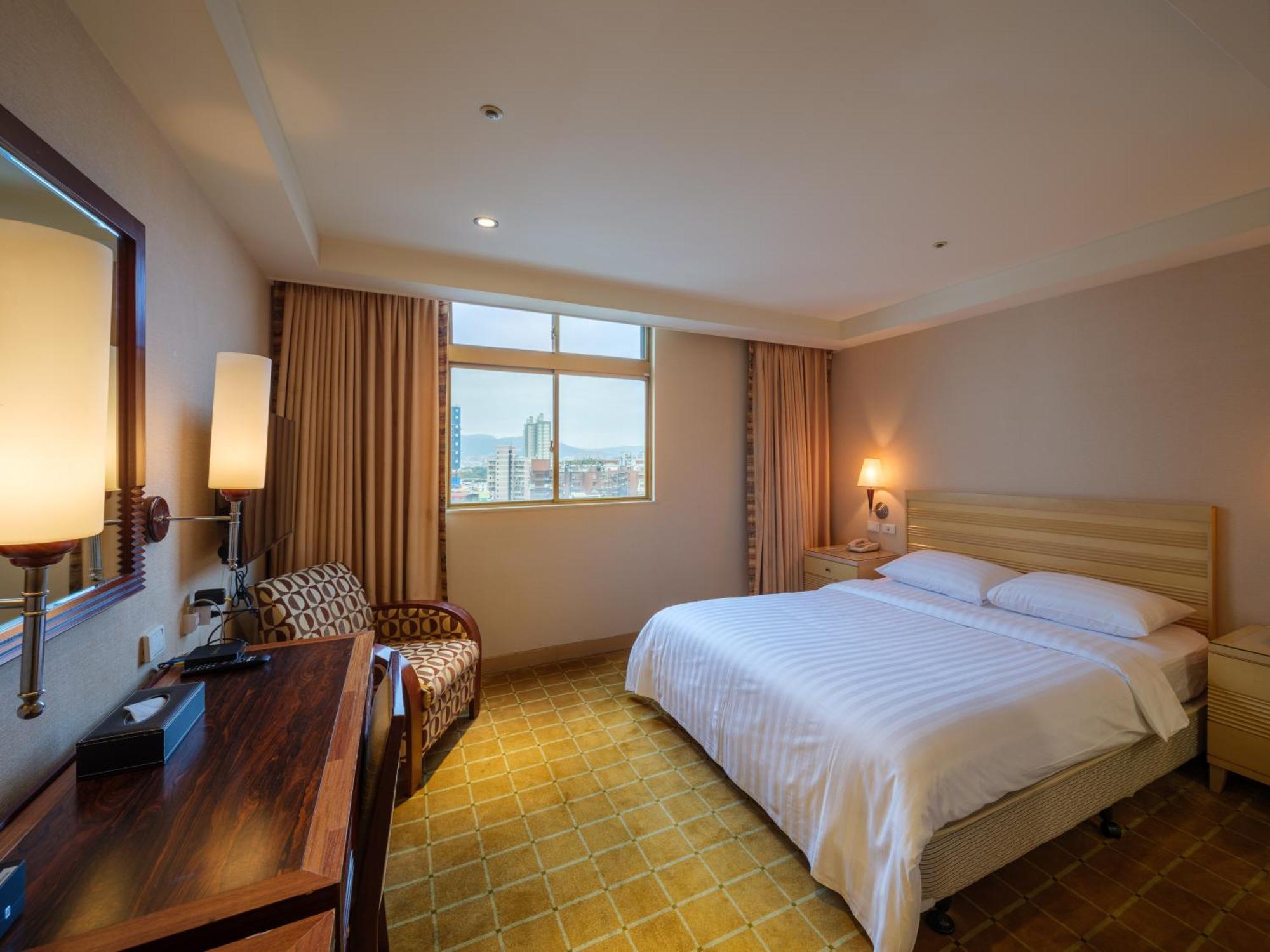 Rich & Free Hotel - Fuzhong 富逸旅趣-板橋府中館 Taipei Bagian luar foto