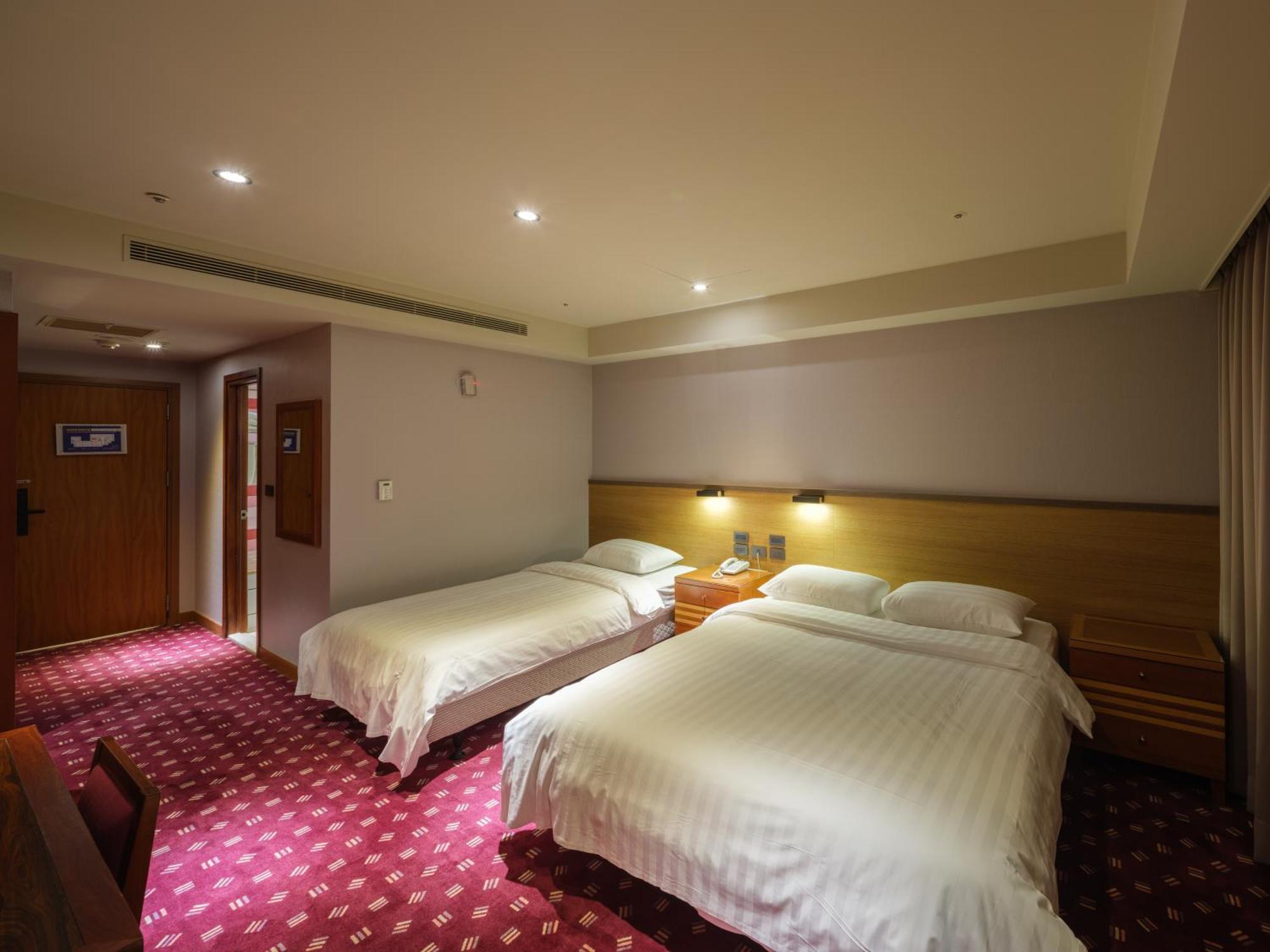 Rich & Free Hotel - Fuzhong 富逸旅趣-板橋府中館 Taipei Bagian luar foto