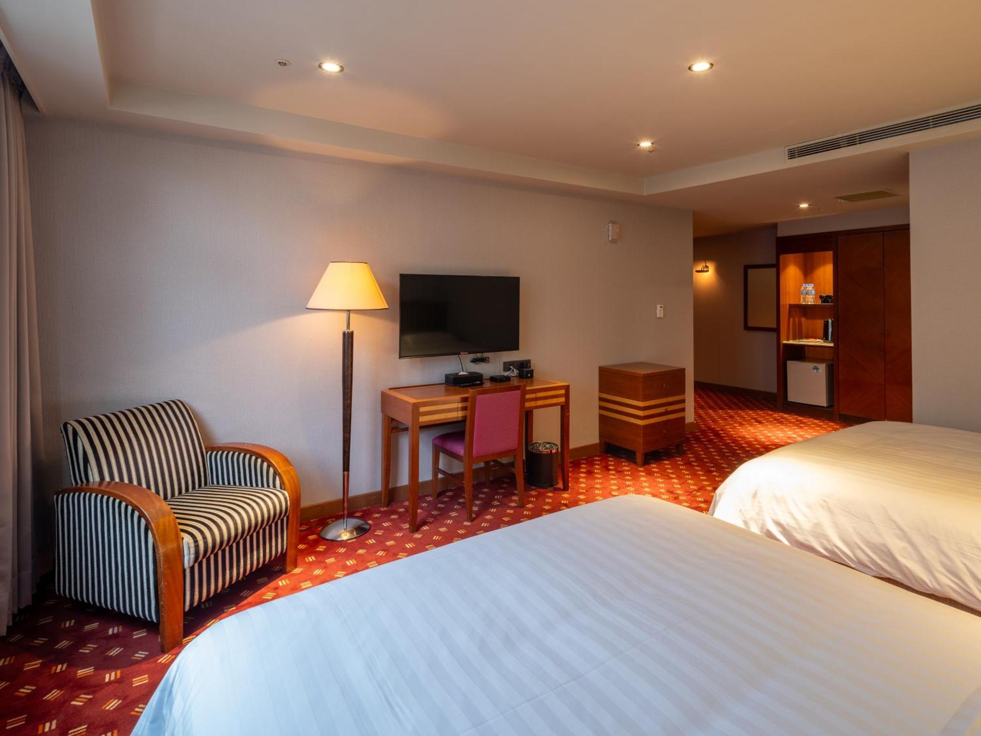 Rich & Free Hotel - Fuzhong 富逸旅趣-板橋府中館 Taipei Bagian luar foto