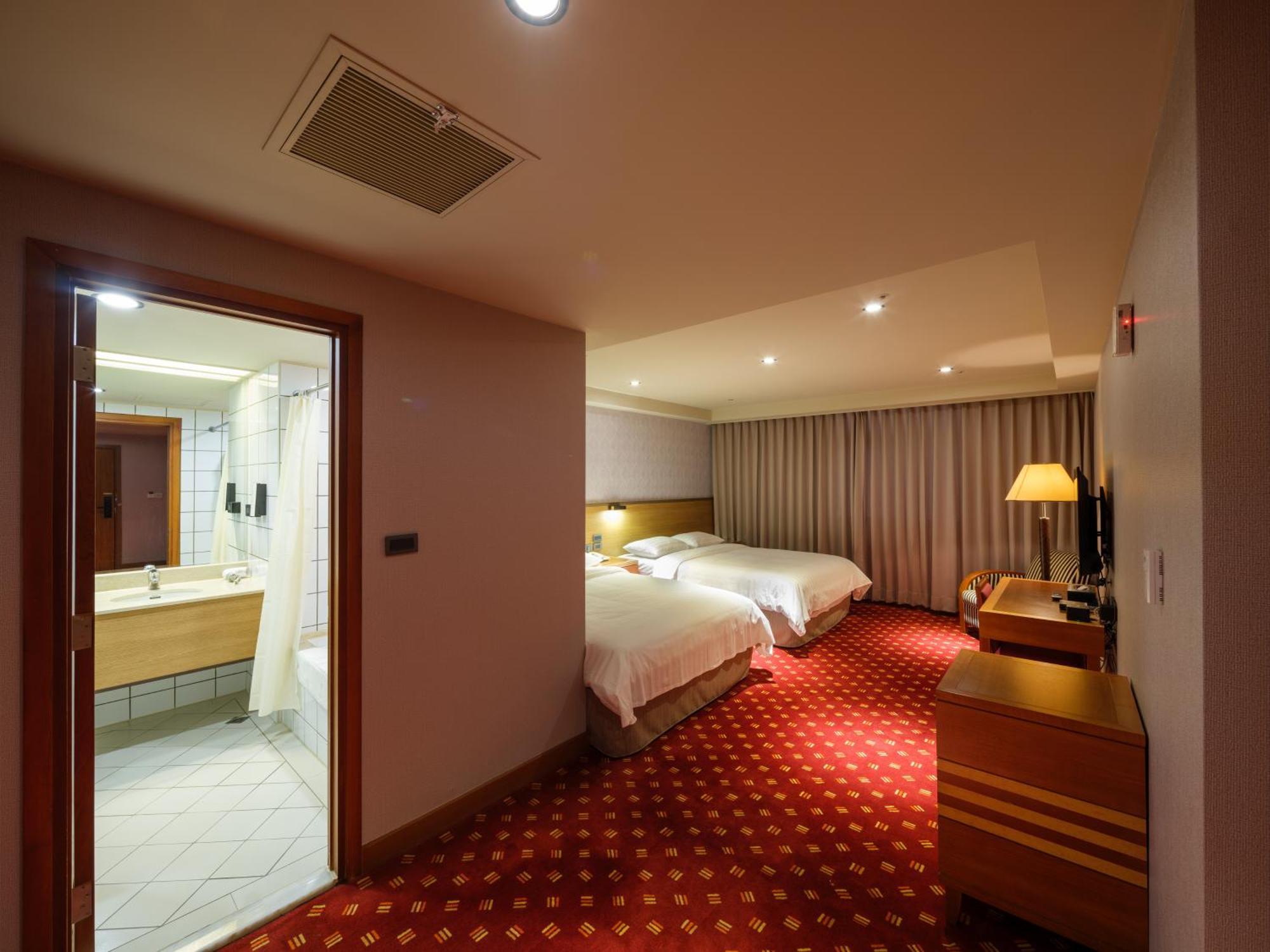 Rich & Free Hotel - Fuzhong 富逸旅趣-板橋府中館 Taipei Bagian luar foto