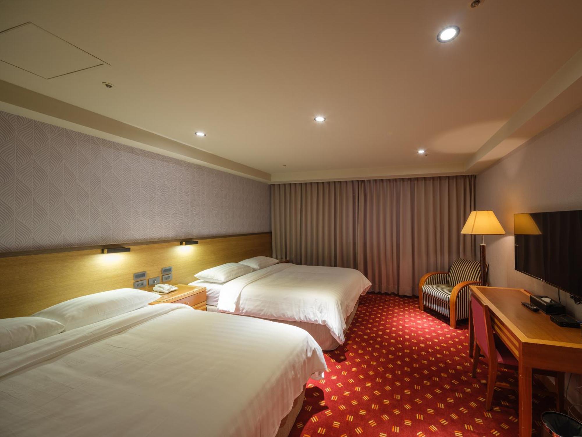 Rich & Free Hotel - Fuzhong 富逸旅趣-板橋府中館 Taipei Bagian luar foto
