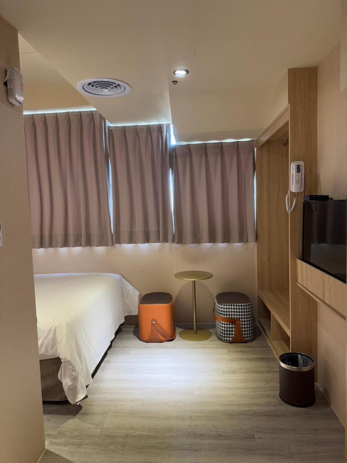 Rich & Free Hotel - Fuzhong 富逸旅趣-板橋府中館 Taipei Bagian luar foto